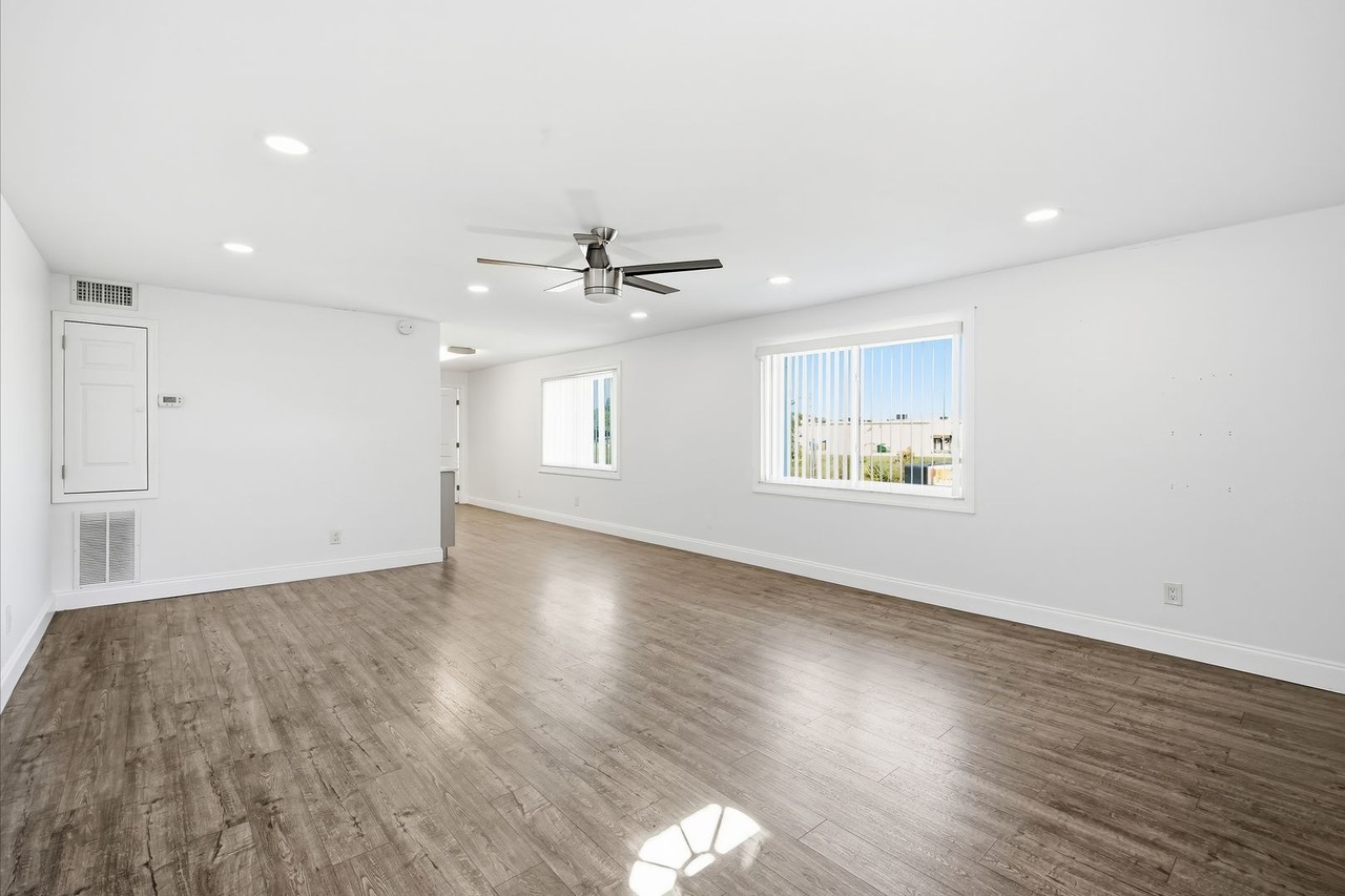 939 Oakfield Dr - Photo 6 of 18