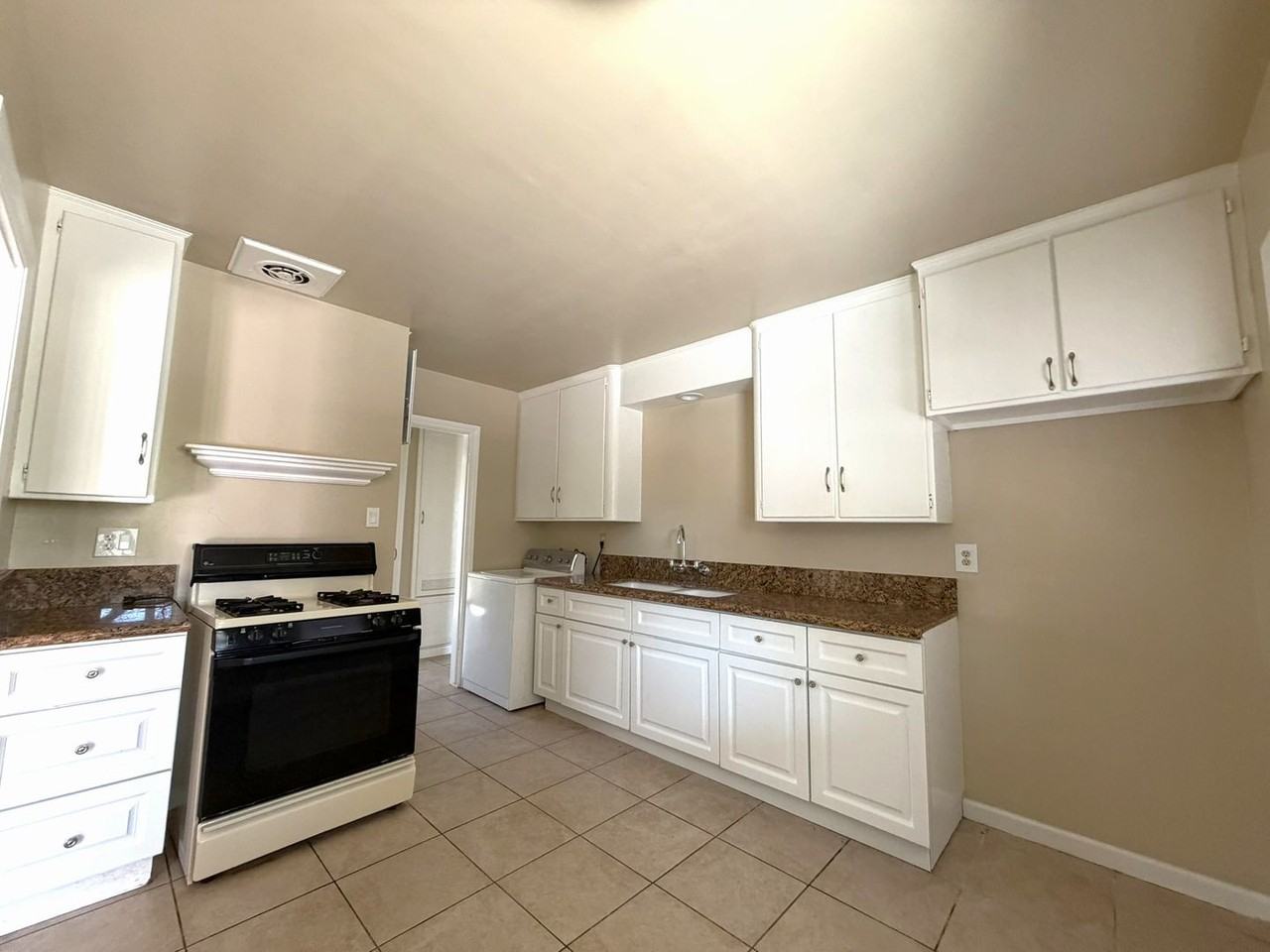 1266 Hill St - Photo 3 of 10