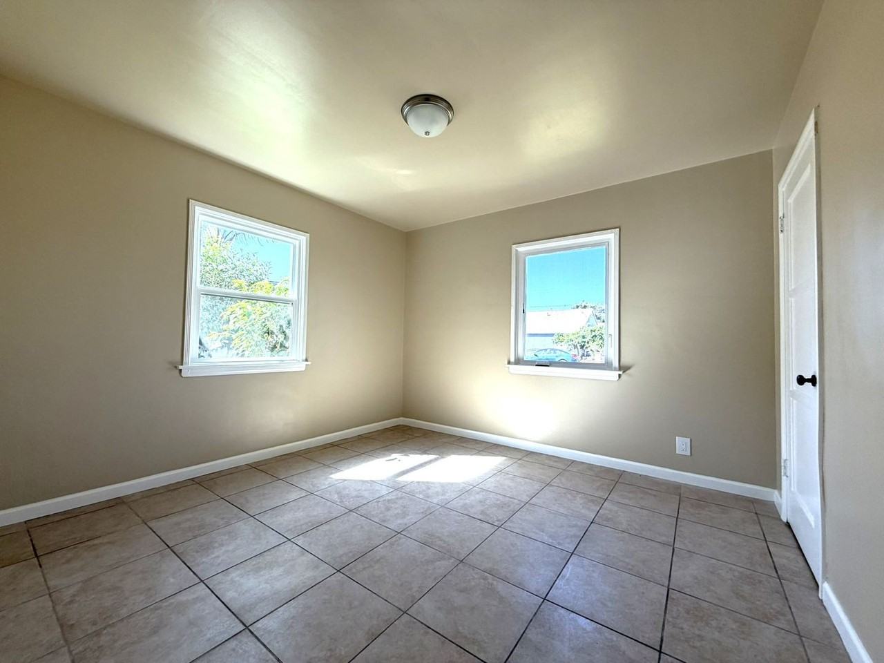 1266 Hill St - Photo 5 of 10