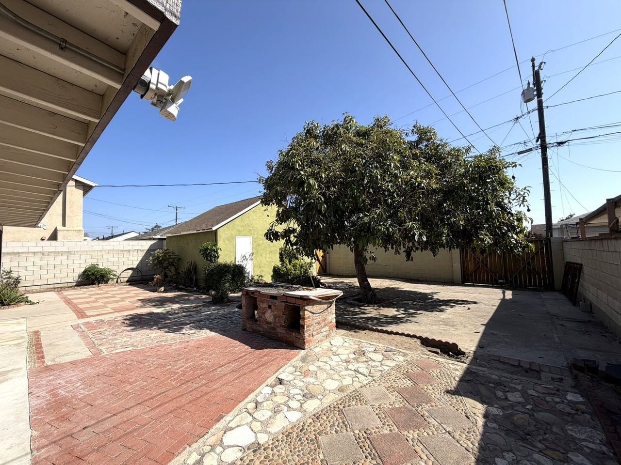 1266 Hill St - Photo 6 of 10