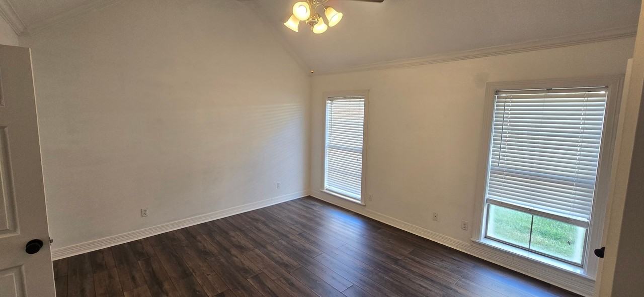 1004 Creole Dr - Photo 2 of 14