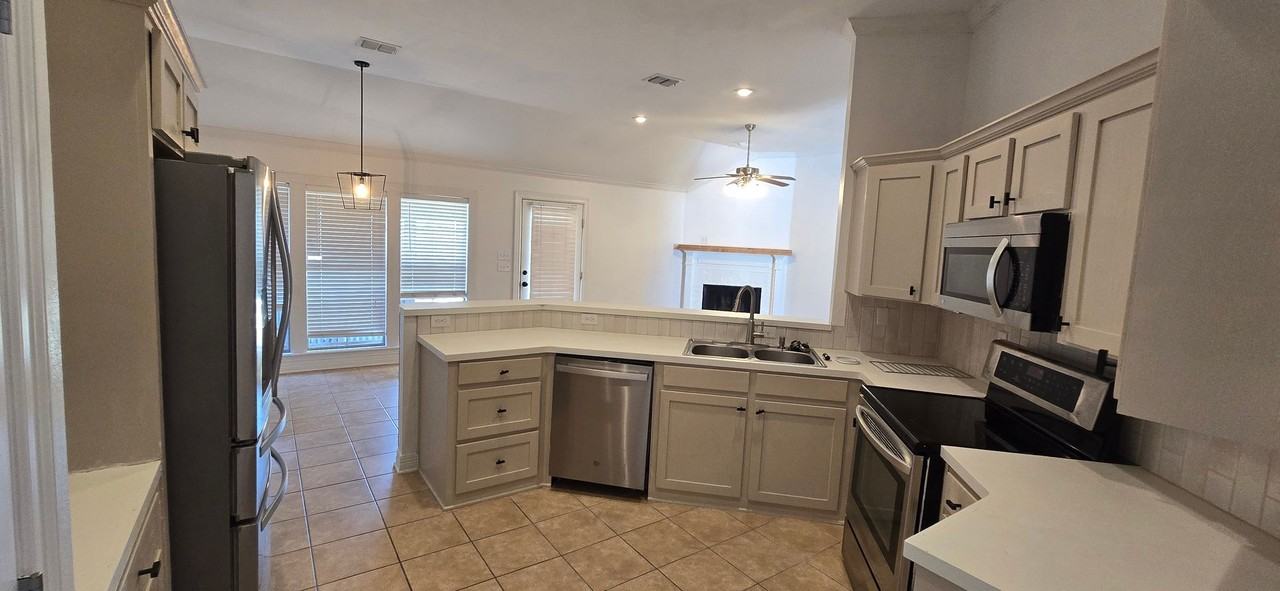 1004 Creole Dr - Photo 5 of 14
