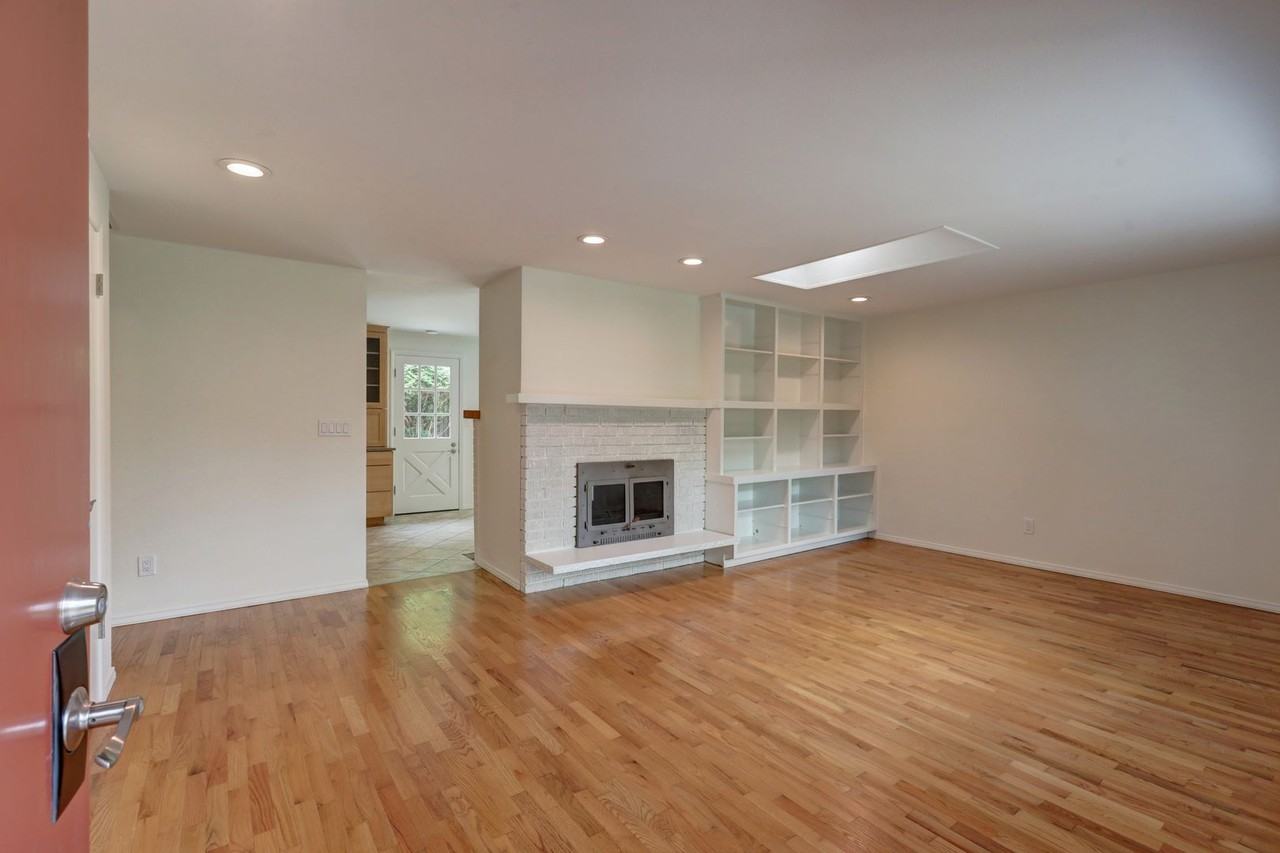 2327 248th Ave Se - Photo 3 of 25