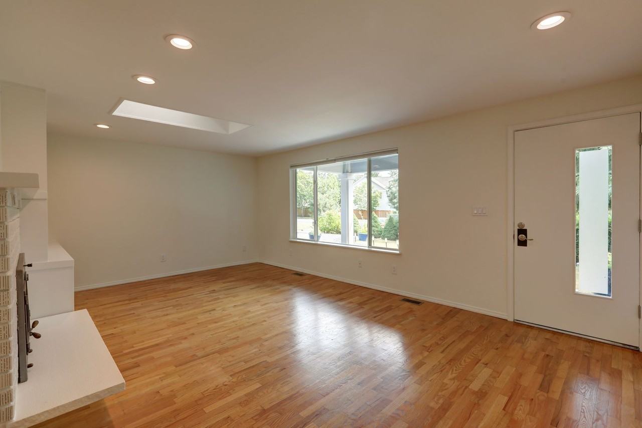 2327 248th Ave Se - Photo 4 of 25