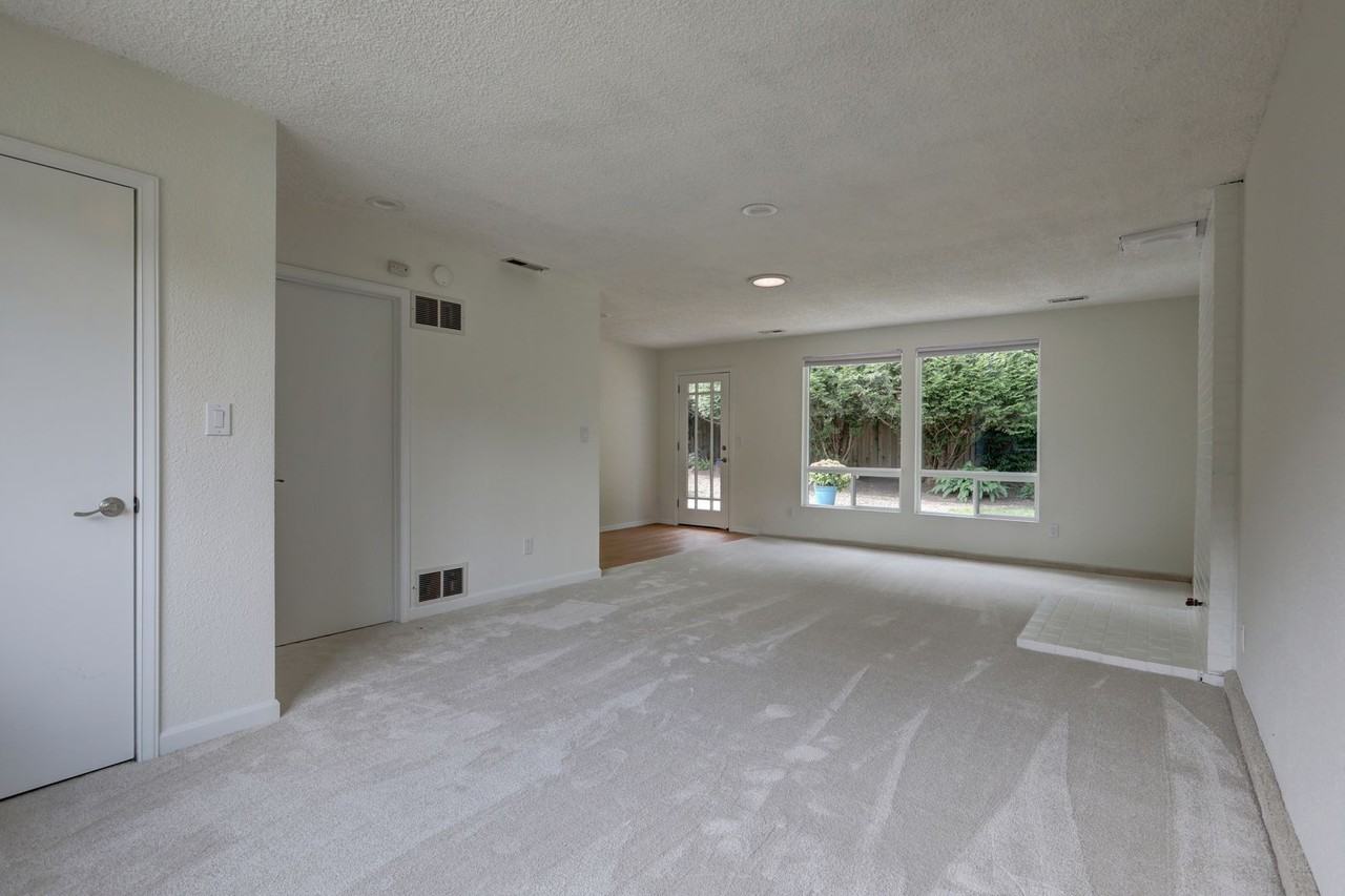 2327 248th Ave Se - Photo 5 of 25