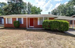 featured image of 711 Hillview St