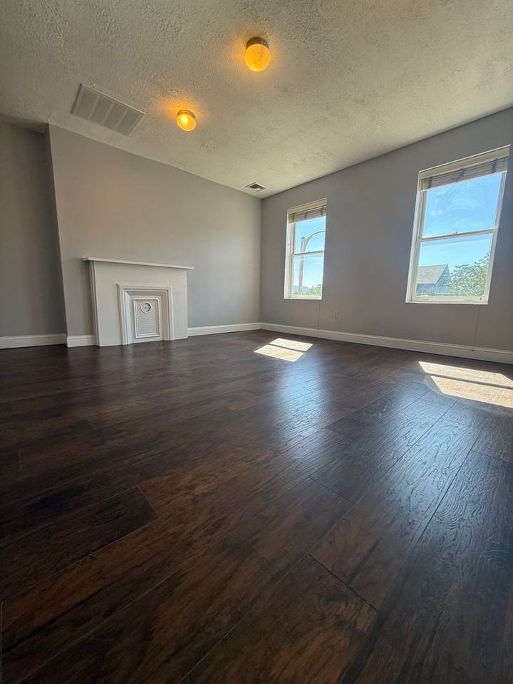 184 Broadway - Photo 2 of 11