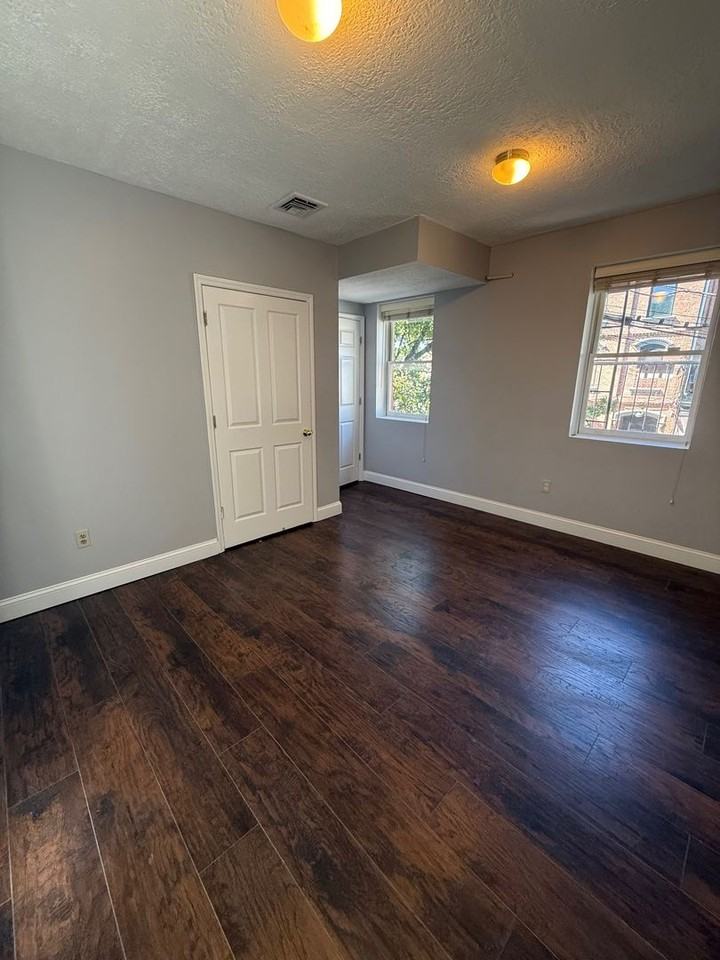 184 Broadway - Photo 4 of 11