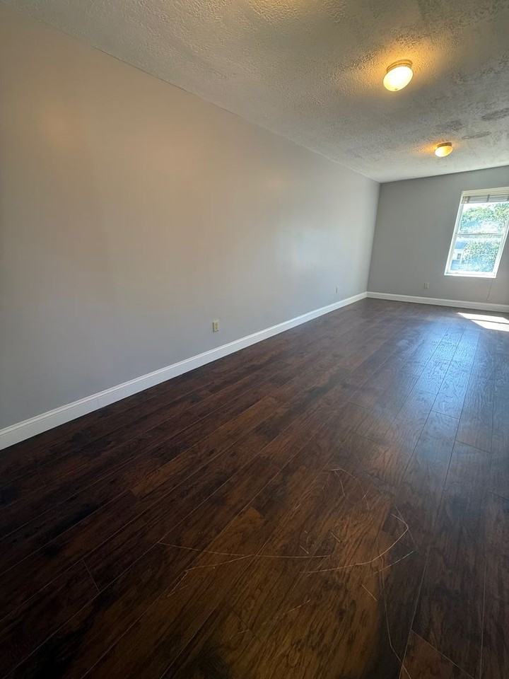 184 Broadway - Photo 7 of 11