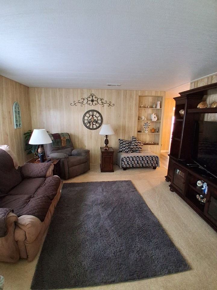 7577 Moriah Ave - Photo 4 of 30
