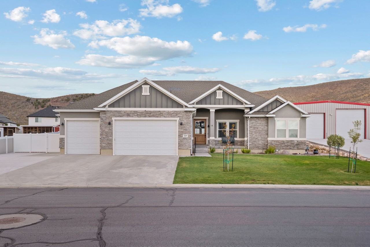 2237 E Horizon Dr #B