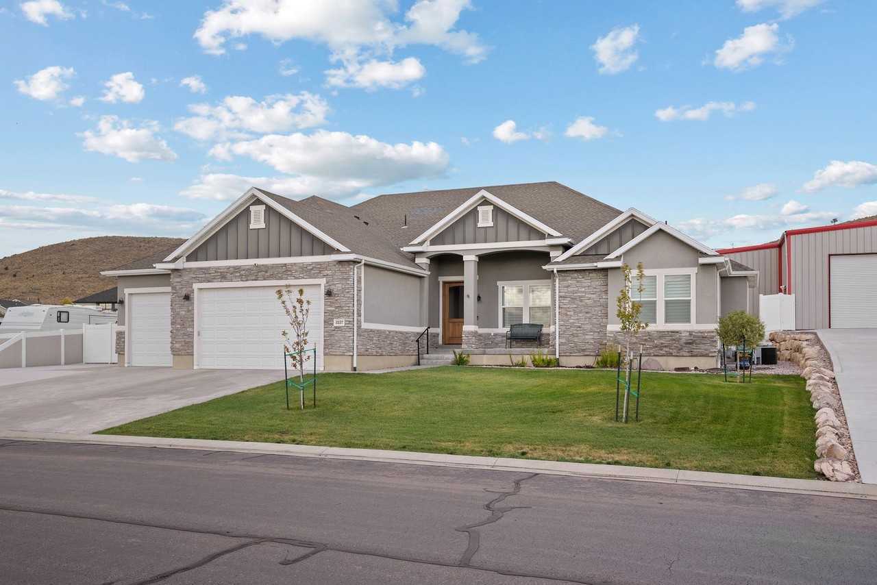 2237 E Horizon Dr #B - Photo 2 of 23