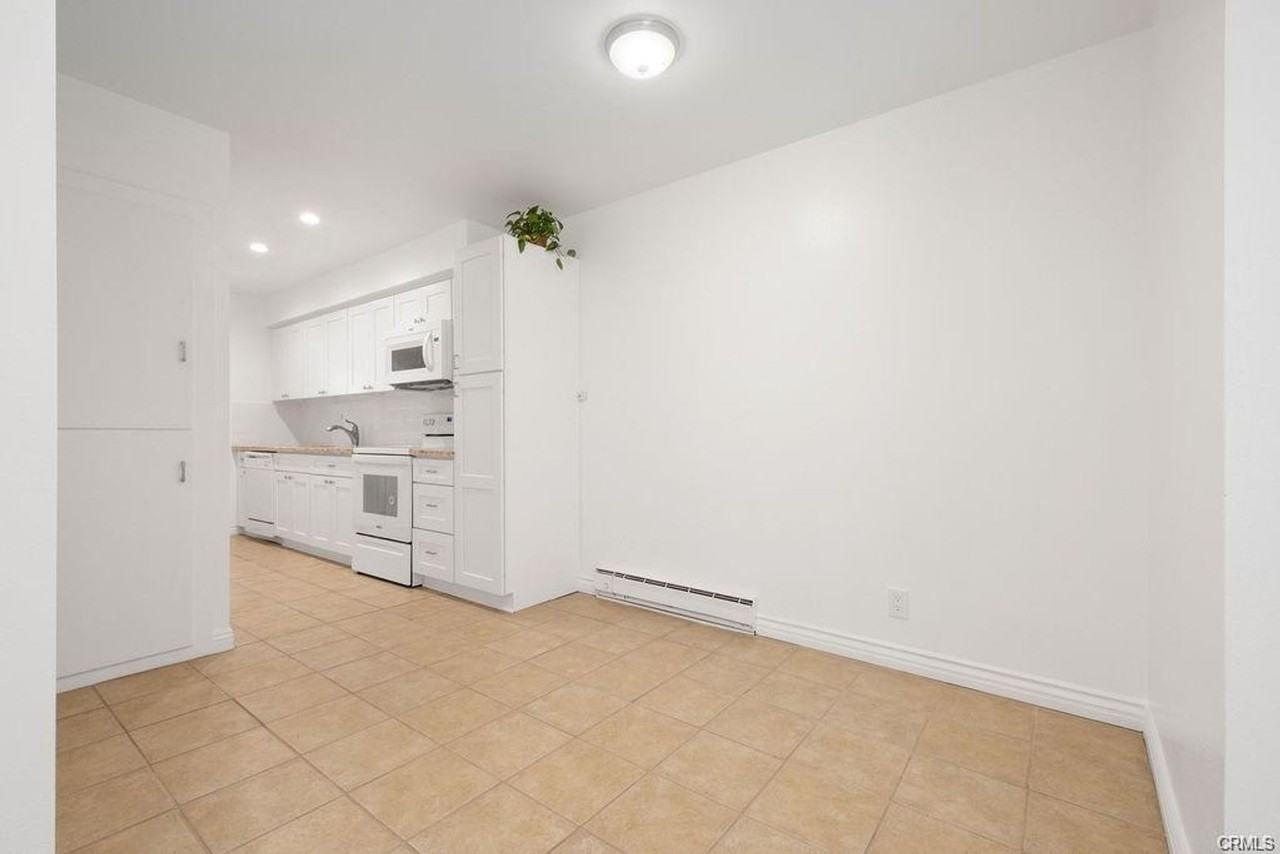 10220 Ascot Cir - Photo 5 of 19