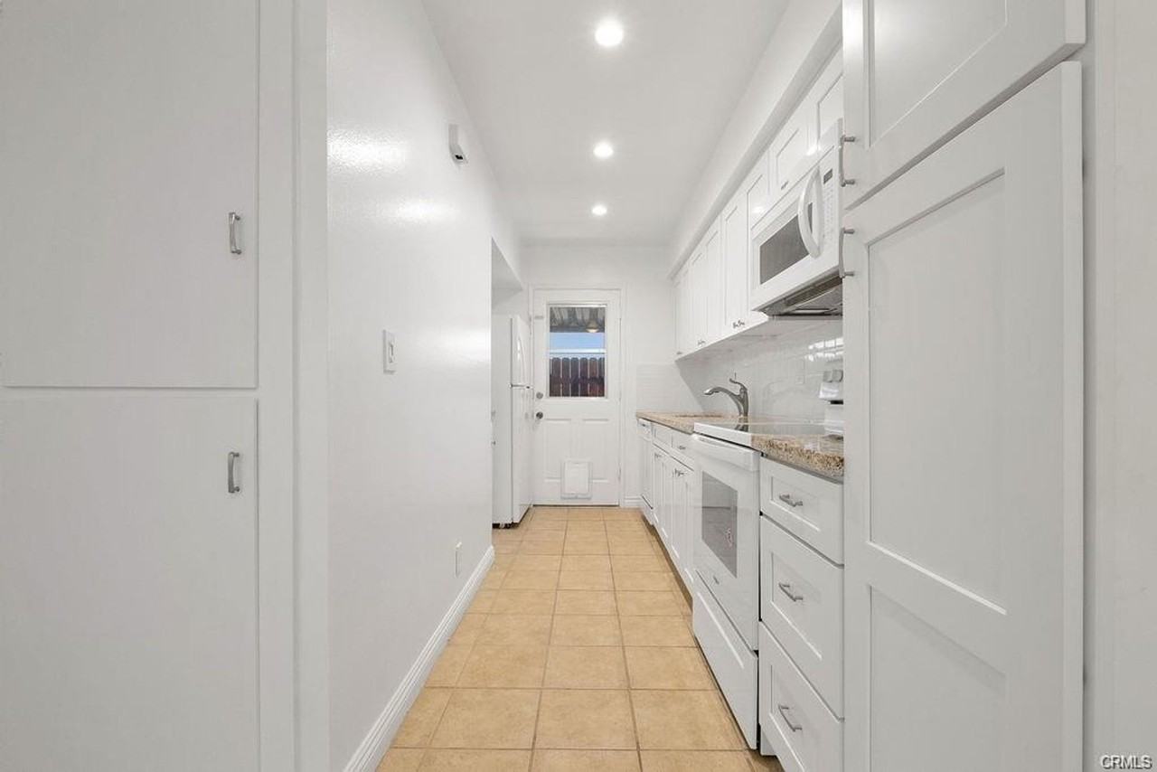 10220 Ascot Cir - Photo 7 of 19