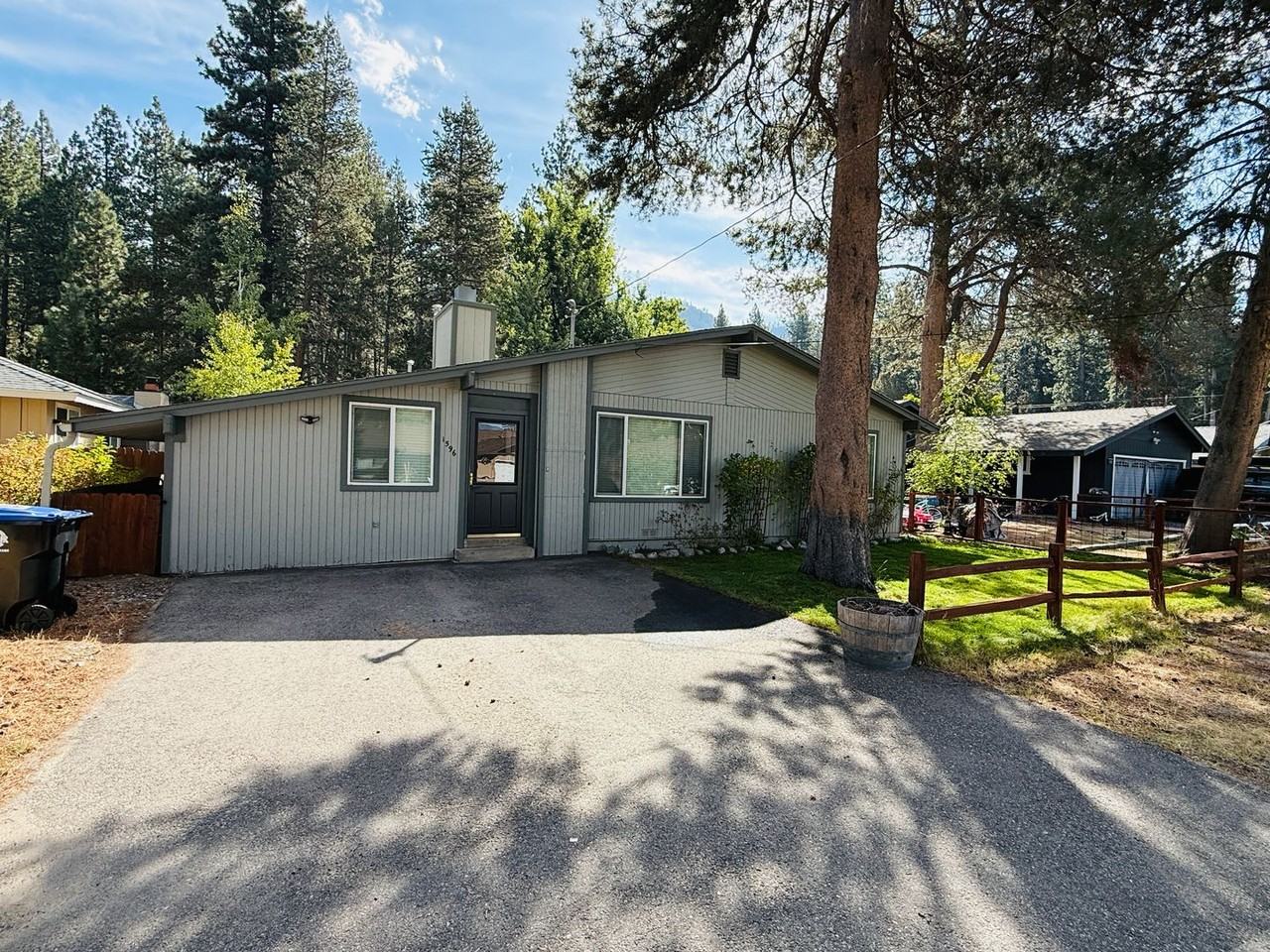 1596 Andy Jo Cir - Photo 2 of 32