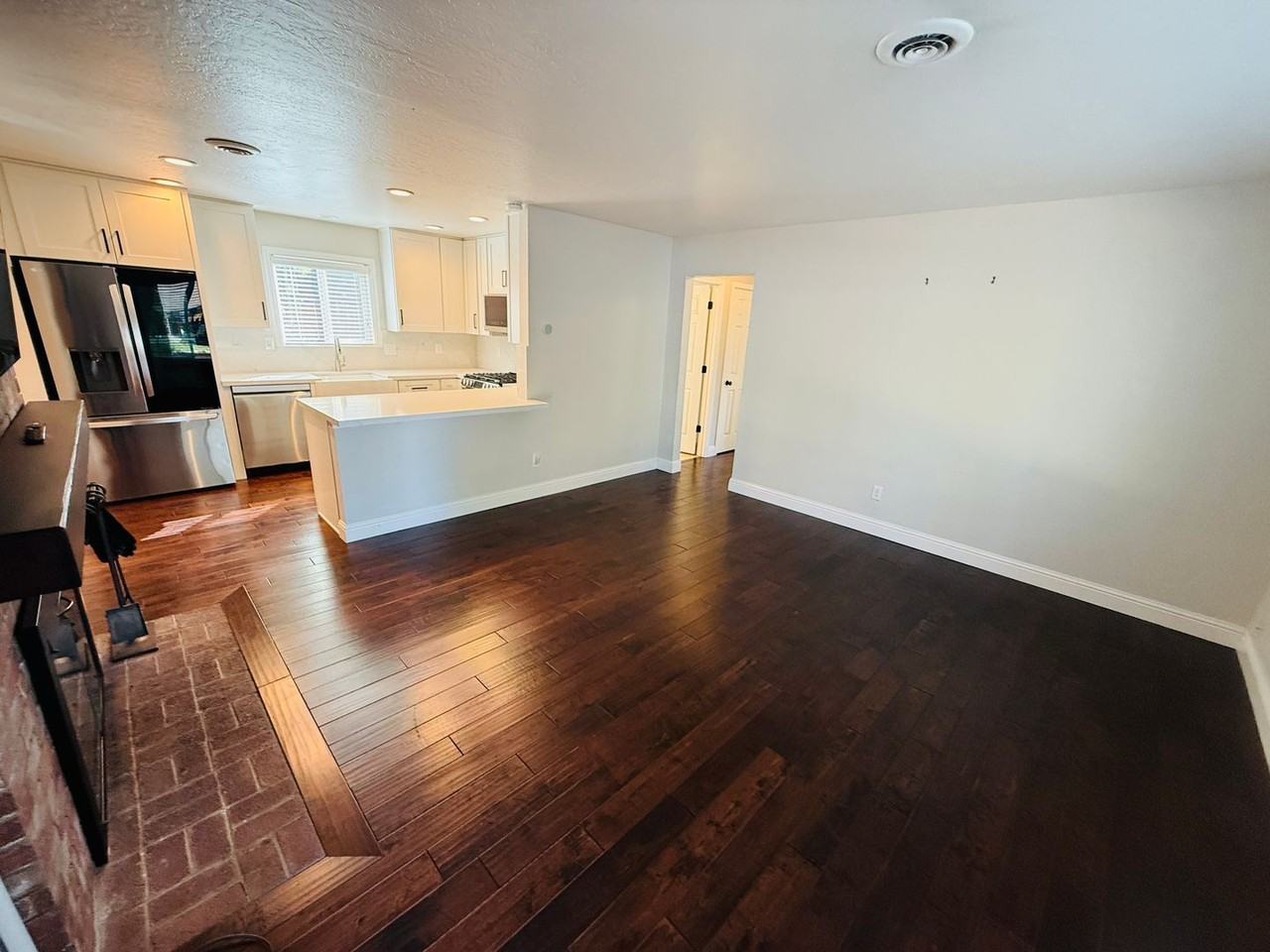 1596 Andy Jo Cir - Photo 3 of 32
