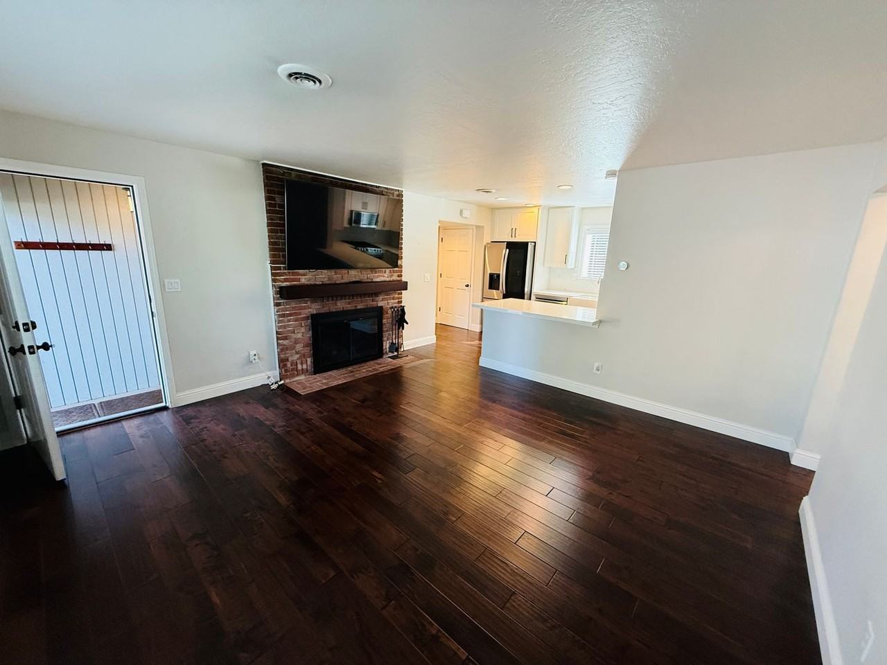 1596 Andy Jo Cir - Photo 4 of 32