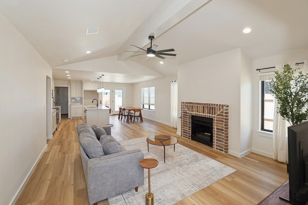 8813 8813 Oakleaf - Photo 3 of 28