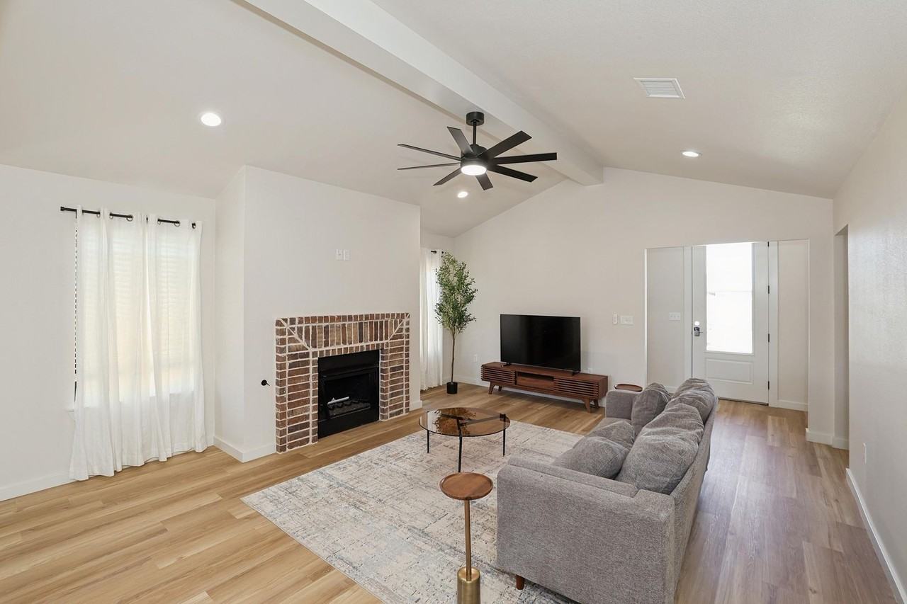 8813 8813 Oakleaf - Photo 4 of 28