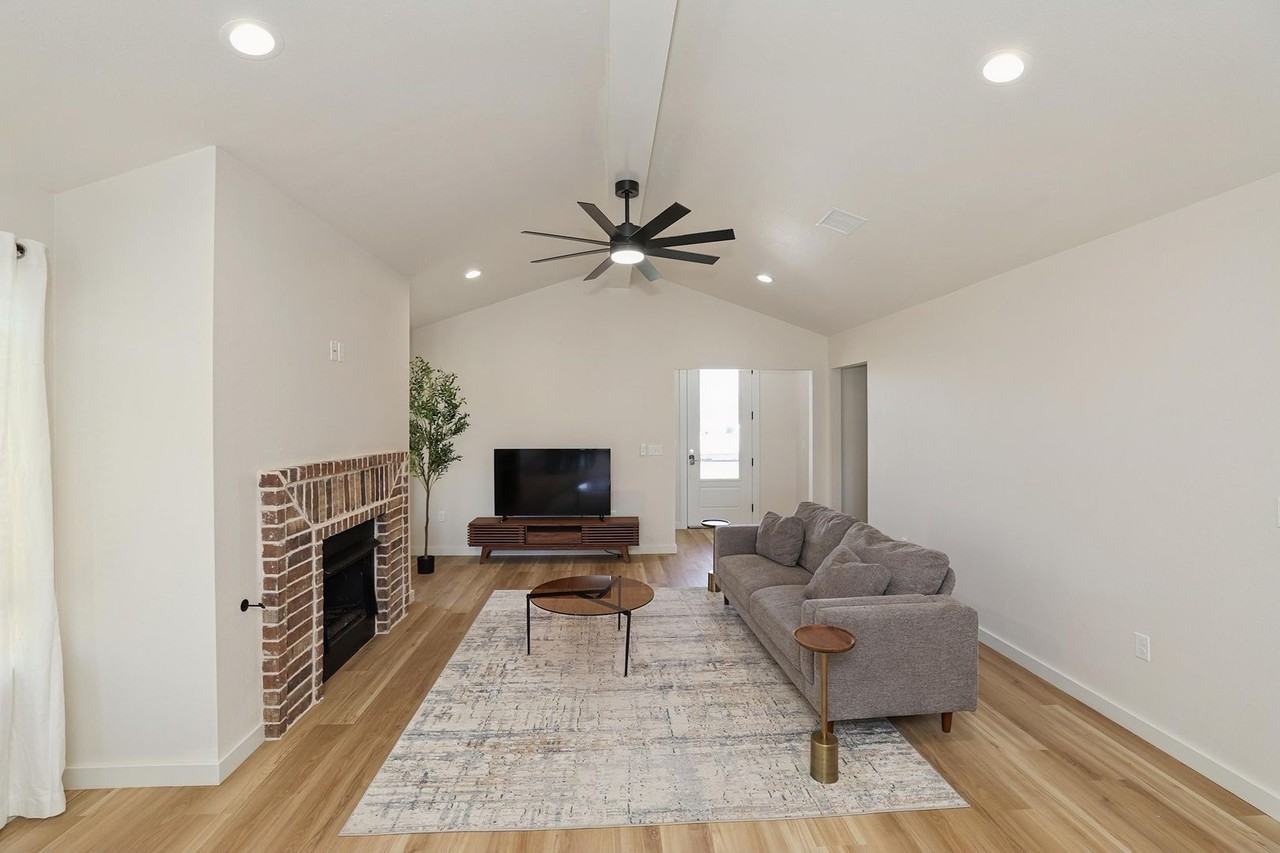 8813 8813 Oakleaf - Photo 5 of 28