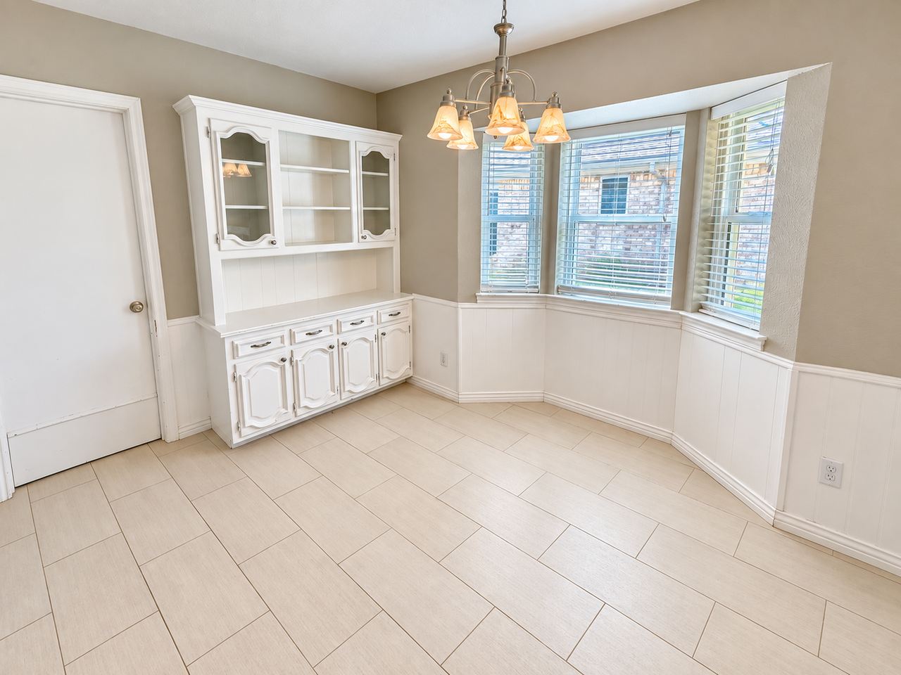 1920 Tampico Dr - Photo 4 of 14