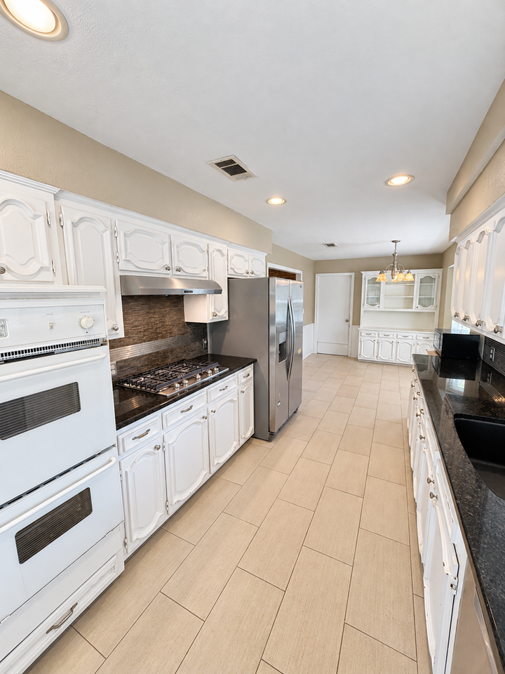 1920 Tampico Dr - Photo 5 of 14