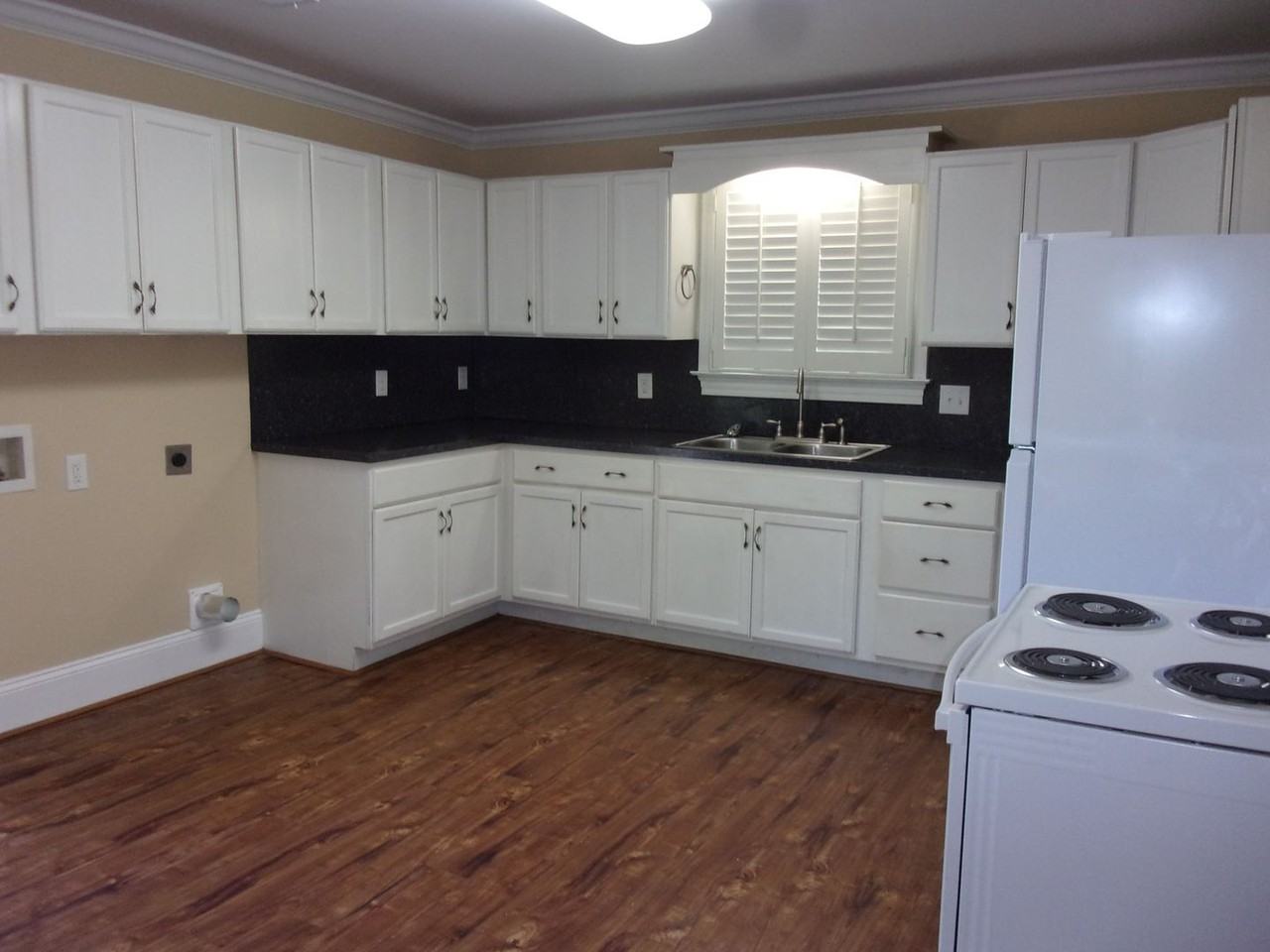 820 Bradley St - Photo 7 of 14