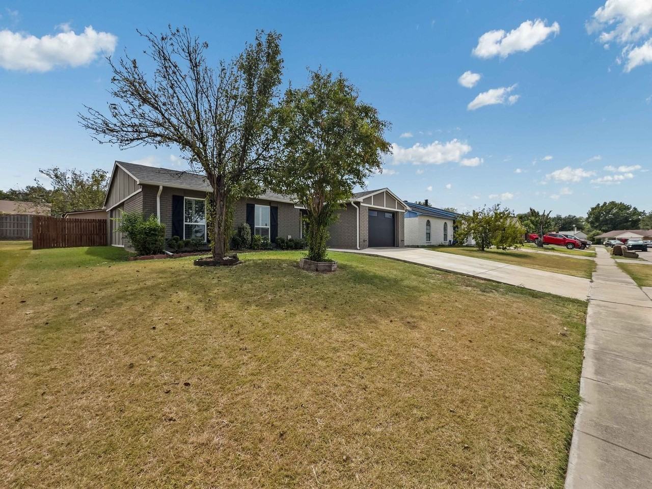 4917 Woodruff Dr - Photo 3 of 20