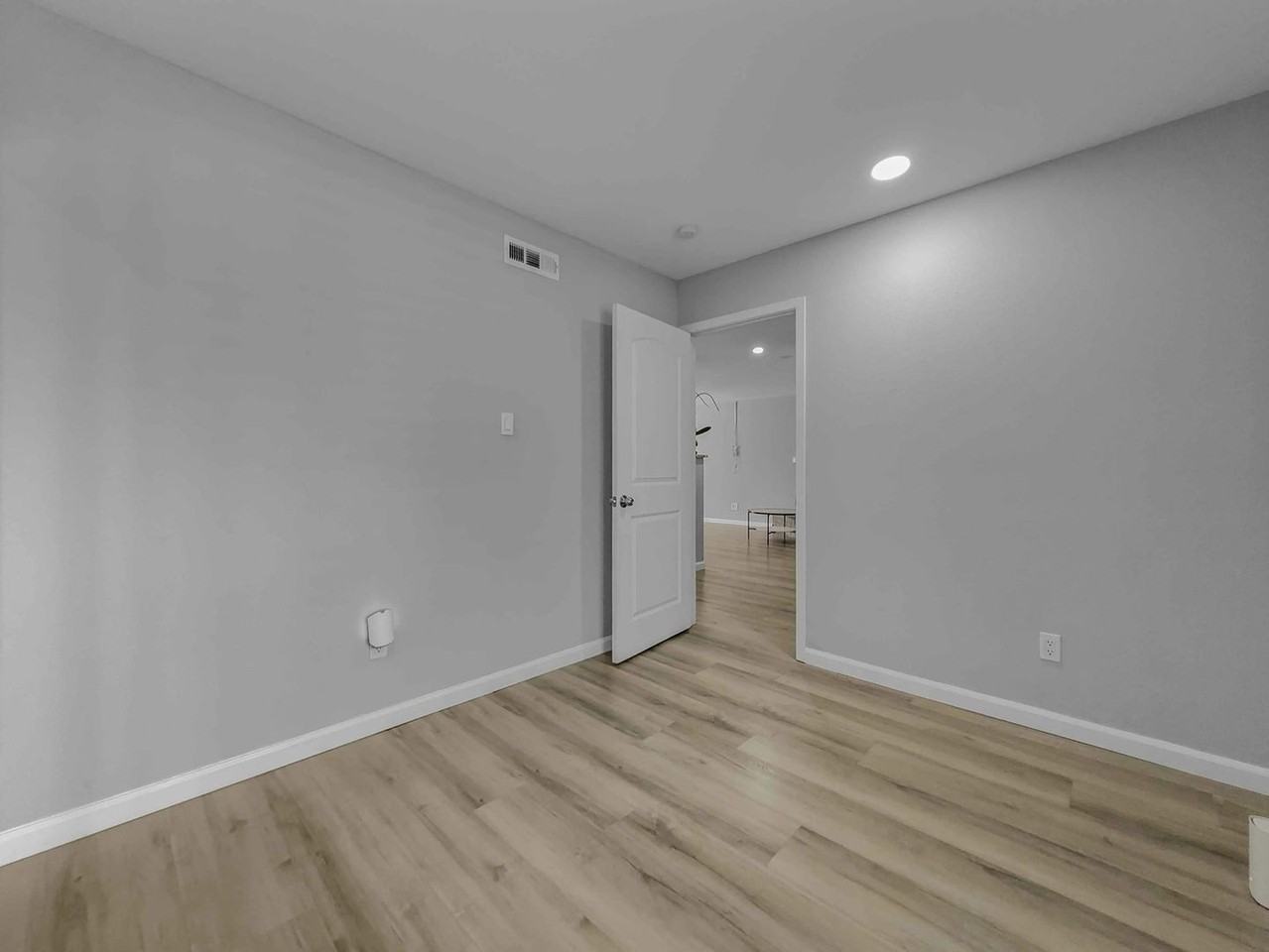 4917 Woodruff Dr - Photo 4 of 20