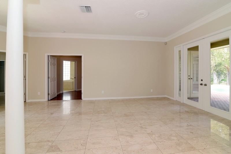 2207 Hampstead Ct - Photo 3 of 21