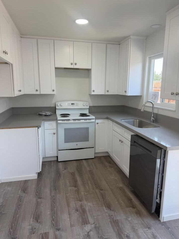961 Wakefield Rd - Photo 4 of 9