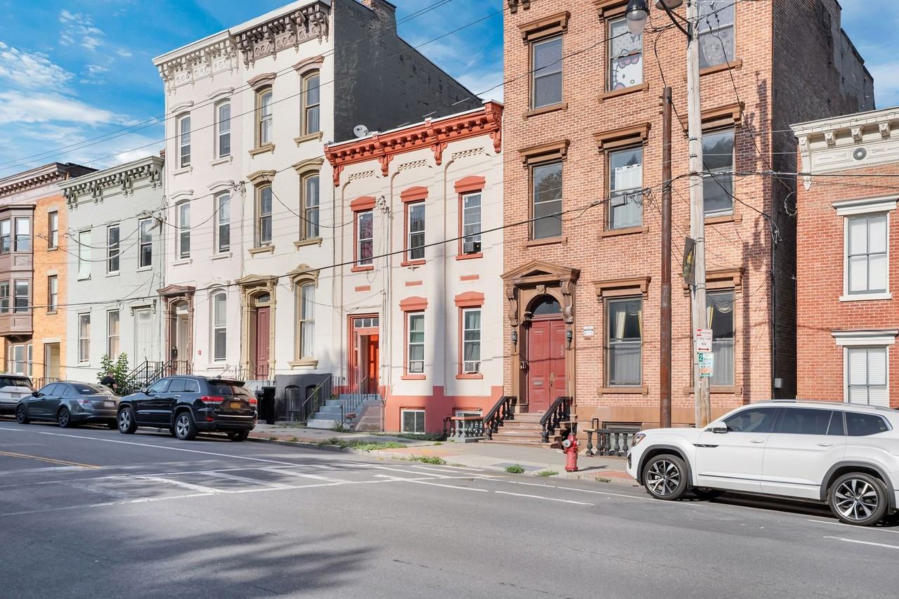 55 Ten Broeck St - Photo 5 of 16