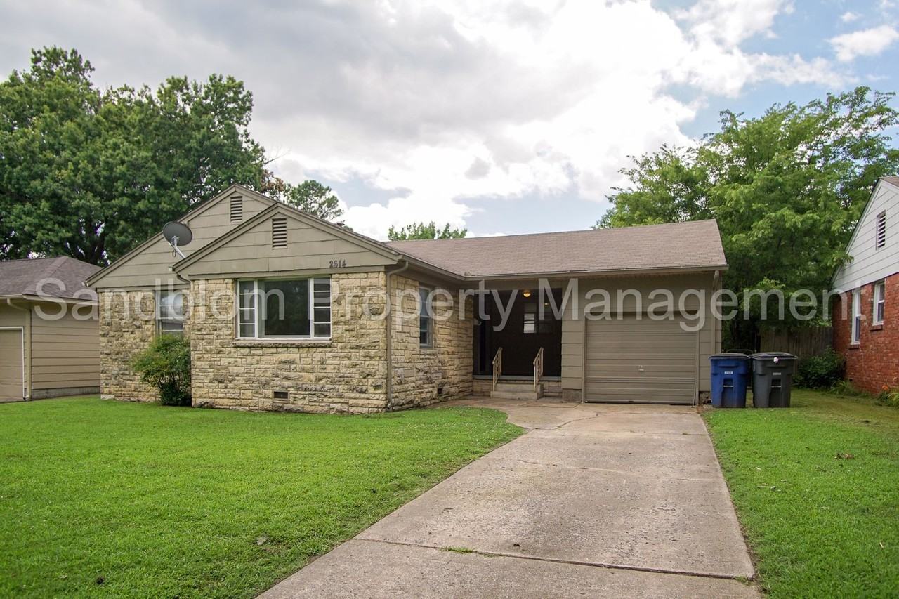 2614 S Urbana Ave - Photo 2 of 21