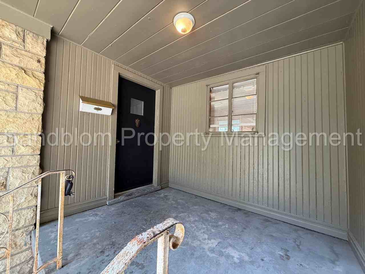 2614 S Urbana Ave - Photo 3 of 21