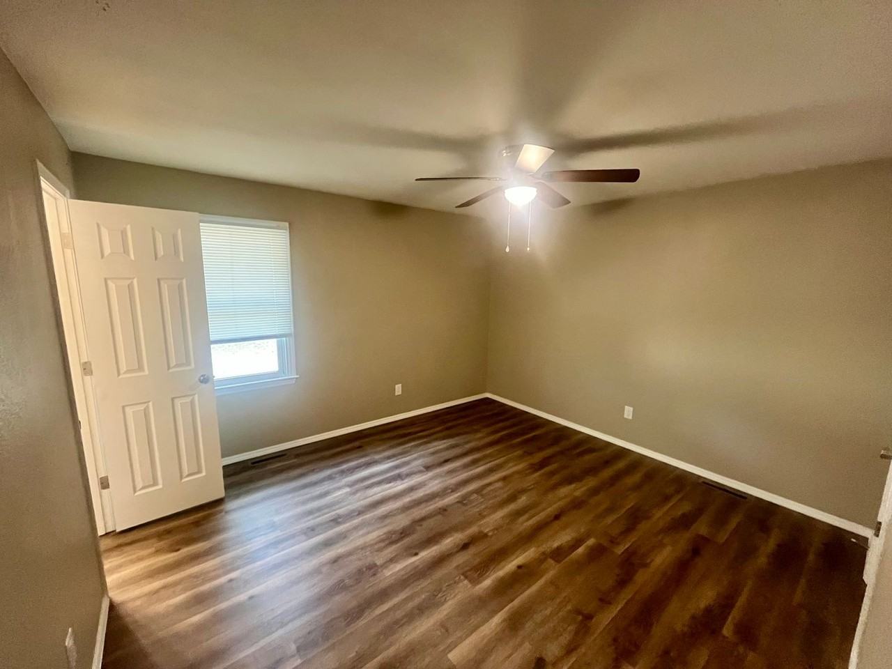 1281 E Rockhill St - Photo 3 of 16