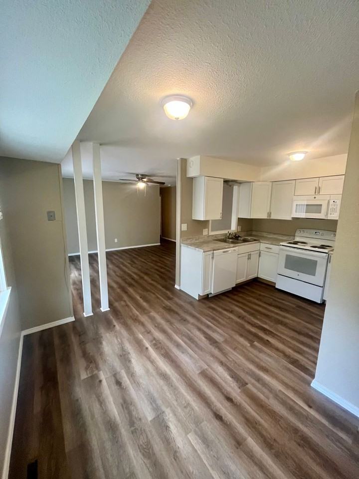 1281 E Rockhill St - Photo 7 of 16