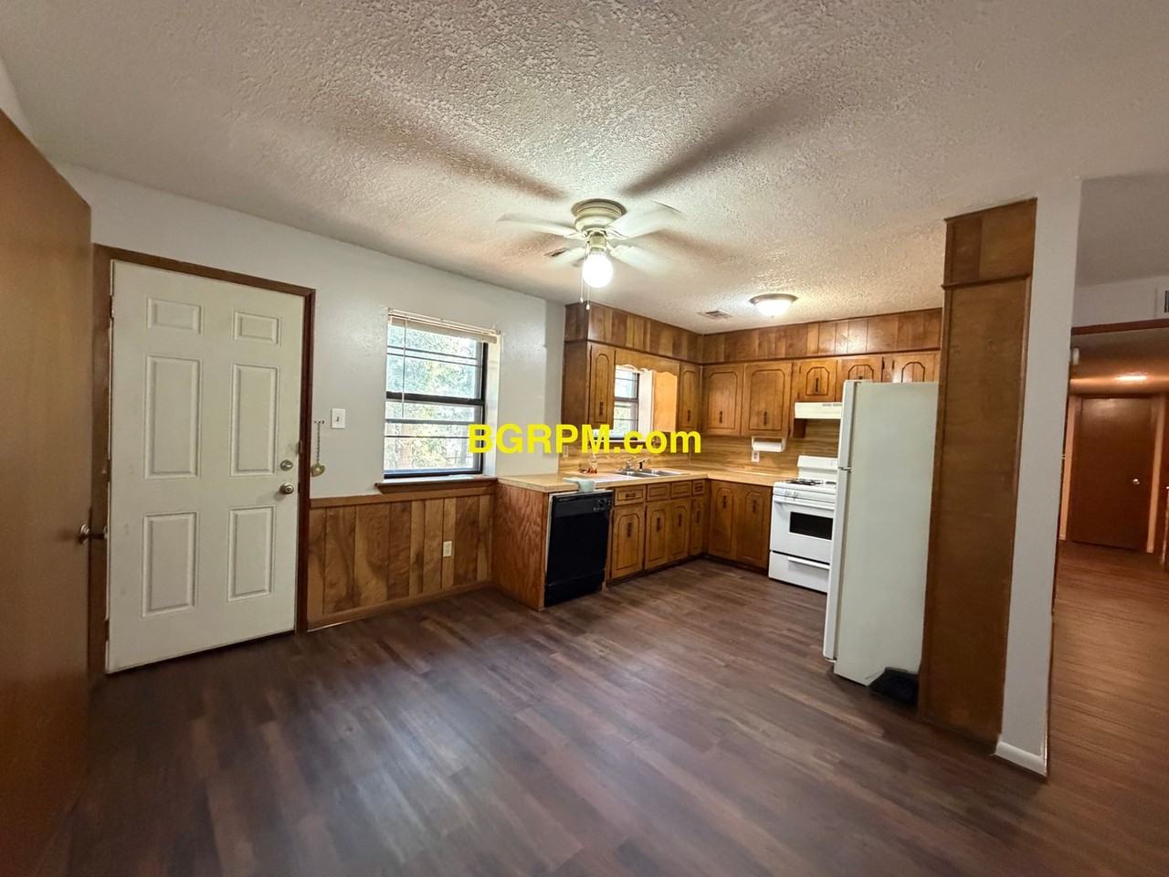 1804 Bobbitt Ln - Photo 3 of 9