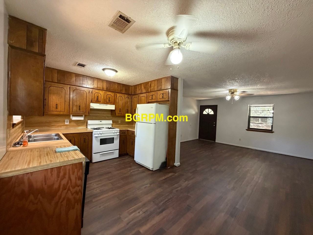 1804 Bobbitt Ln - Photo 4 of 9