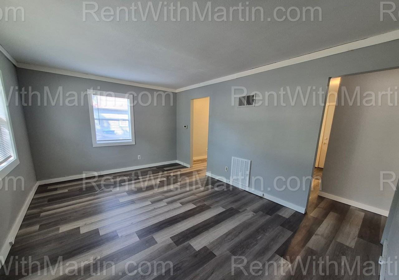 1212 Lincoln St - Photo 3 of 18