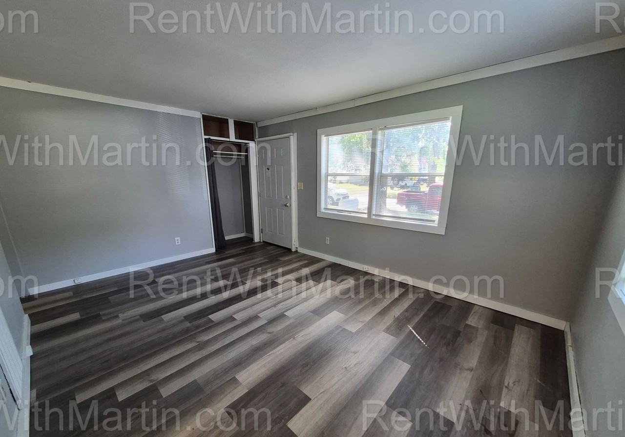 1212 Lincoln St - Photo 4 of 18