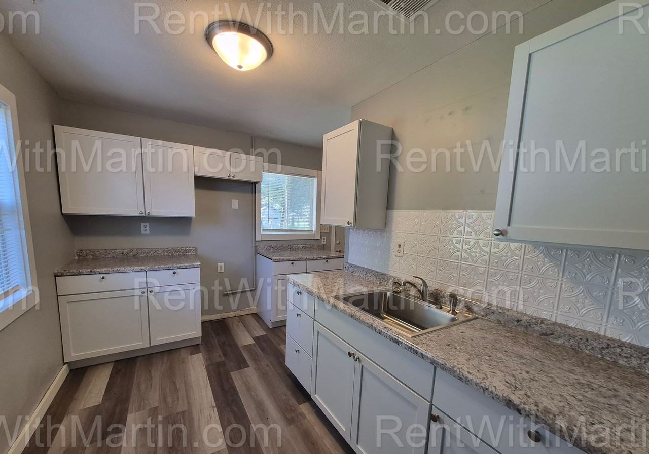 1212 Lincoln St - Photo 5 of 18
