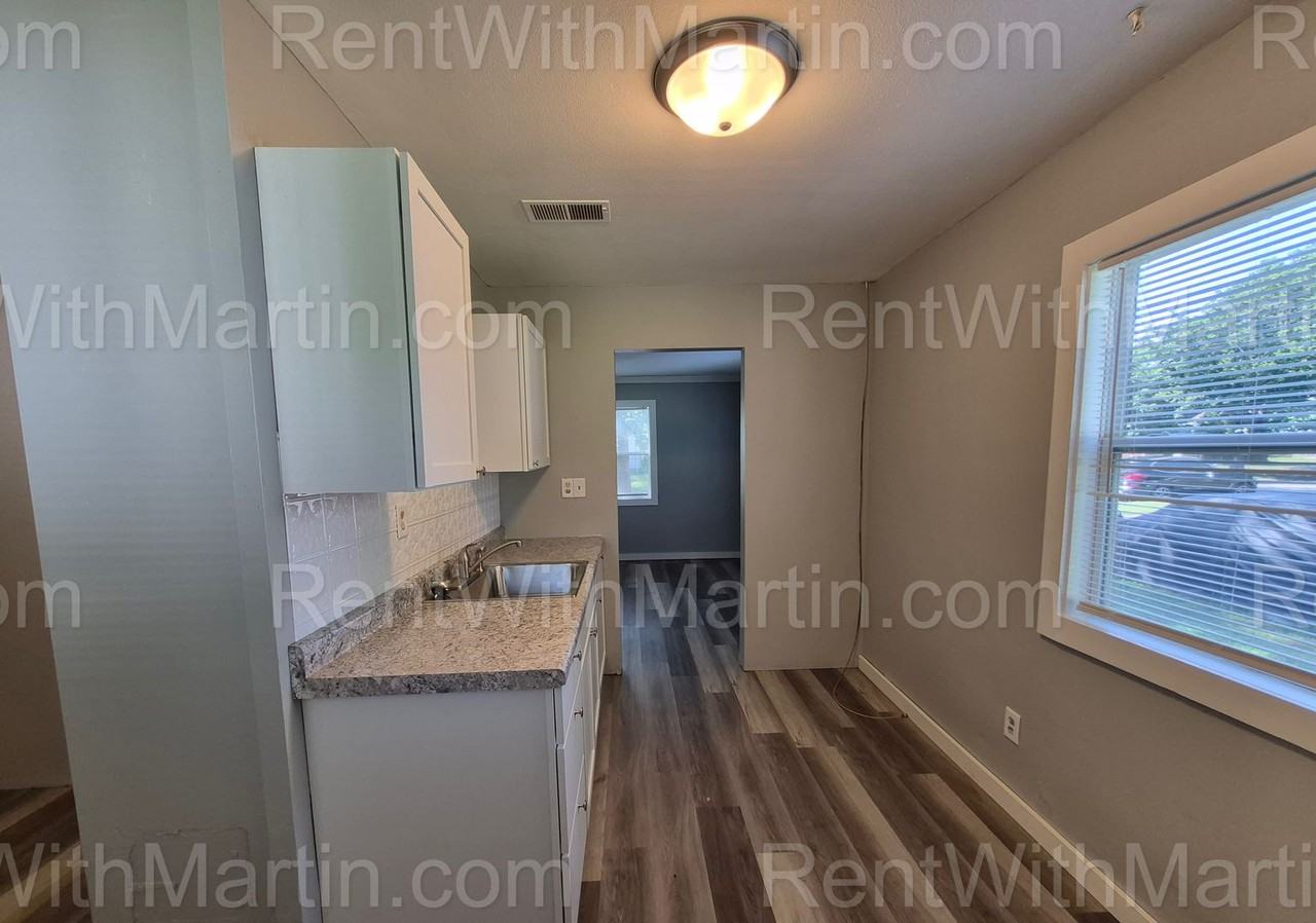 1212 Lincoln St - Photo 6 of 18