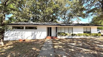 featured image of 2302 College Dr