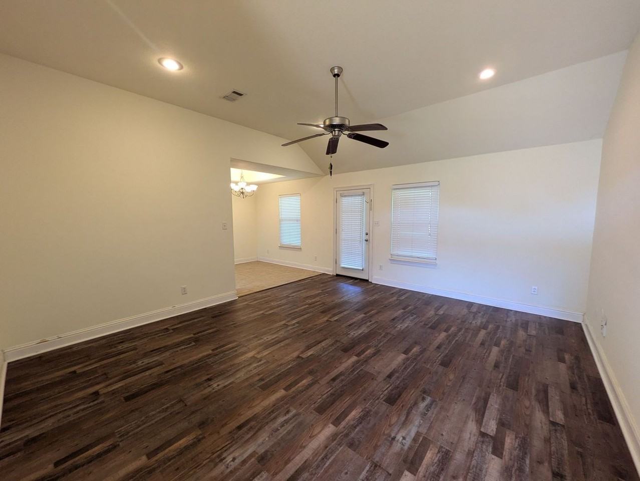 209 E 2nd St - Photo 4 of 22