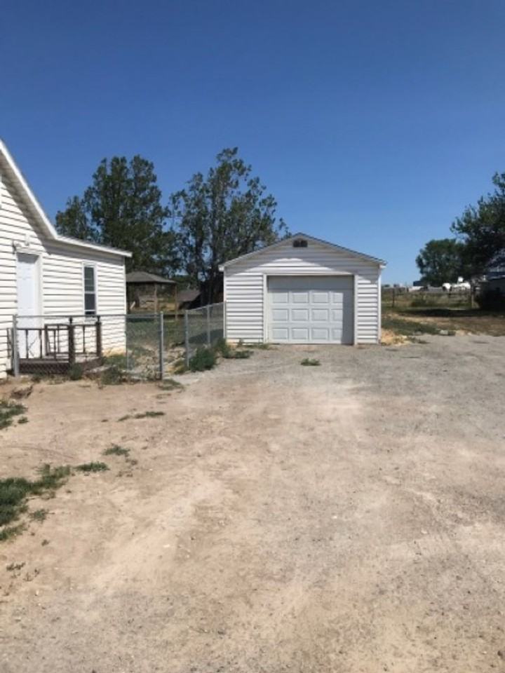 2095 Orchard Dr E - Photo 2 of 10