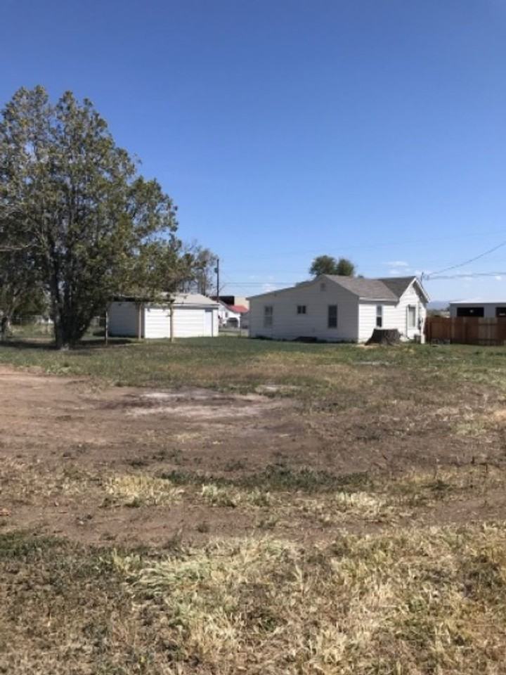 2095 Orchard Dr E - Photo 3 of 10