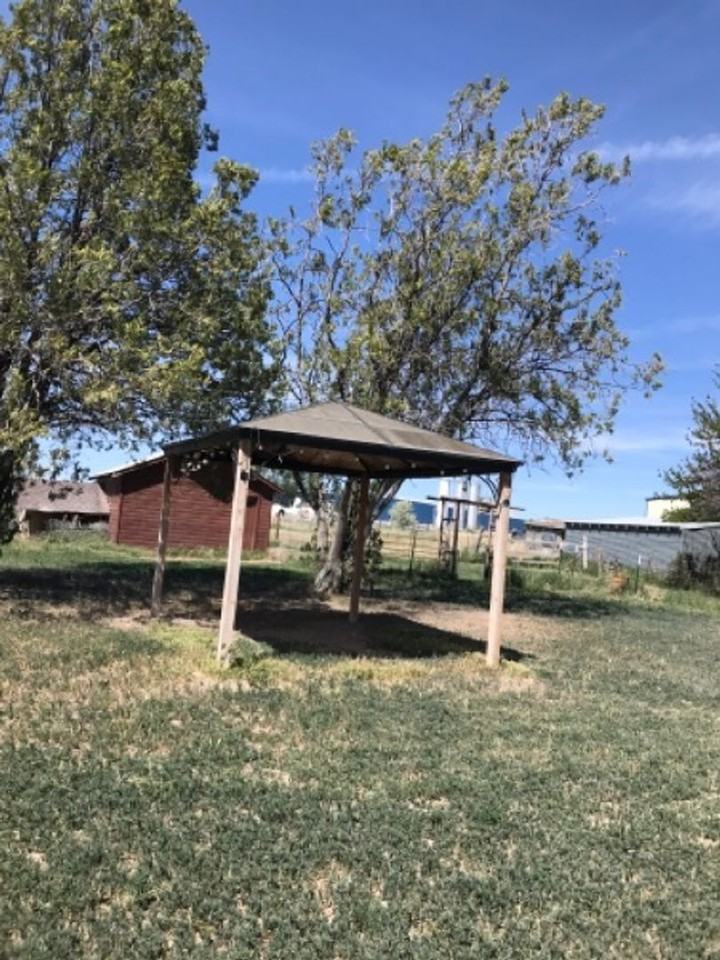 2095 Orchard Dr E - Photo 4 of 10