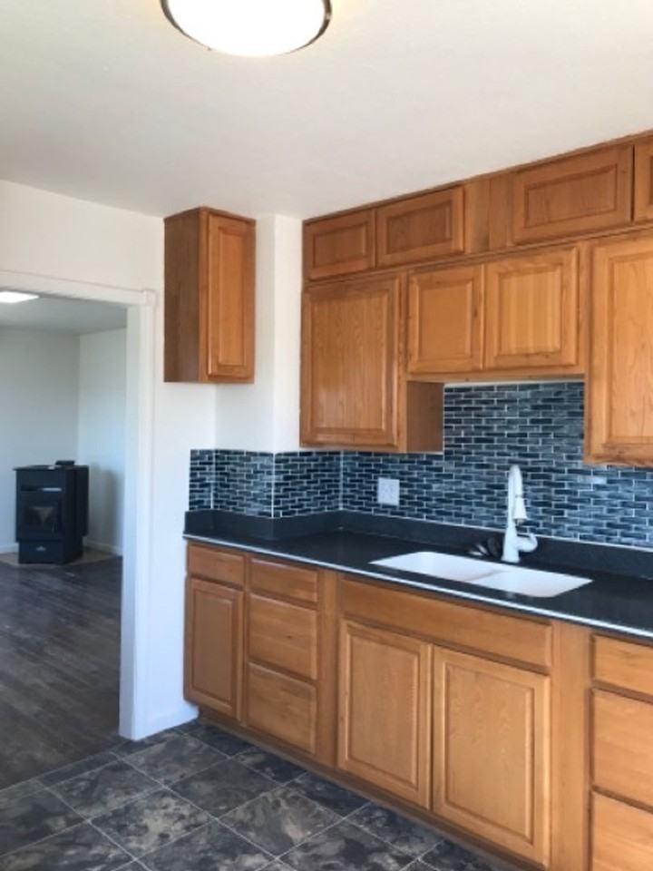 2095 Orchard Dr E - Photo 5 of 10