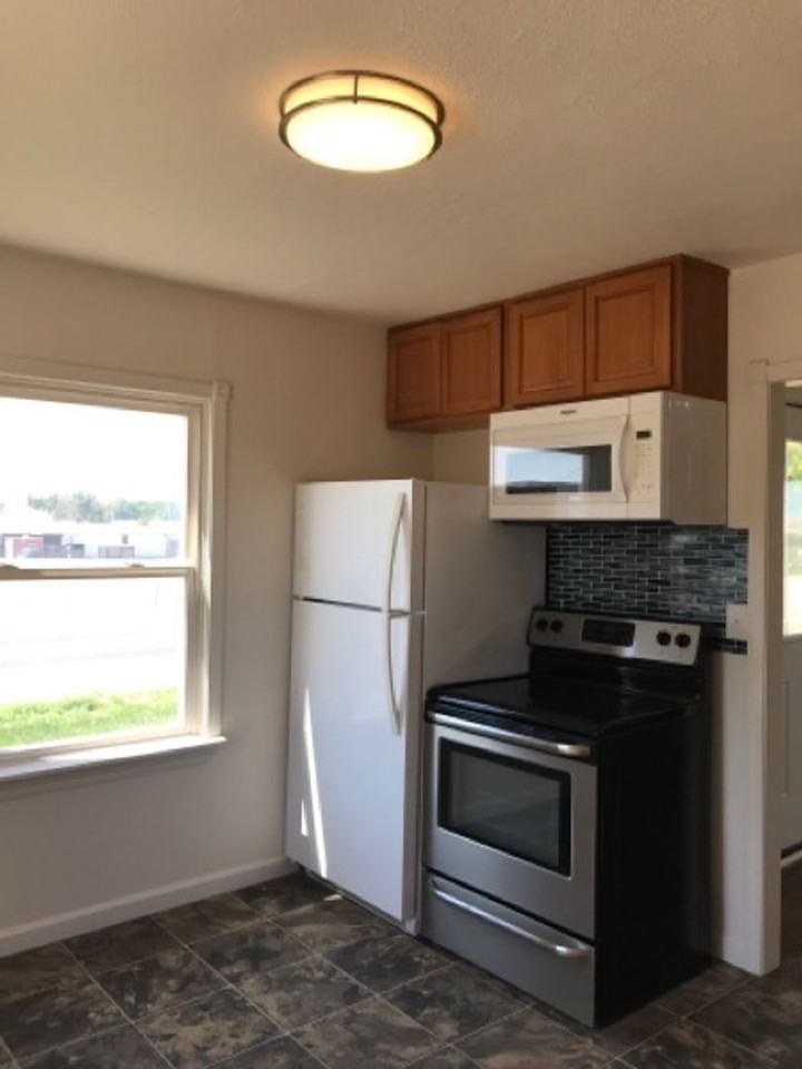 2095 Orchard Dr E - Photo 6 of 10