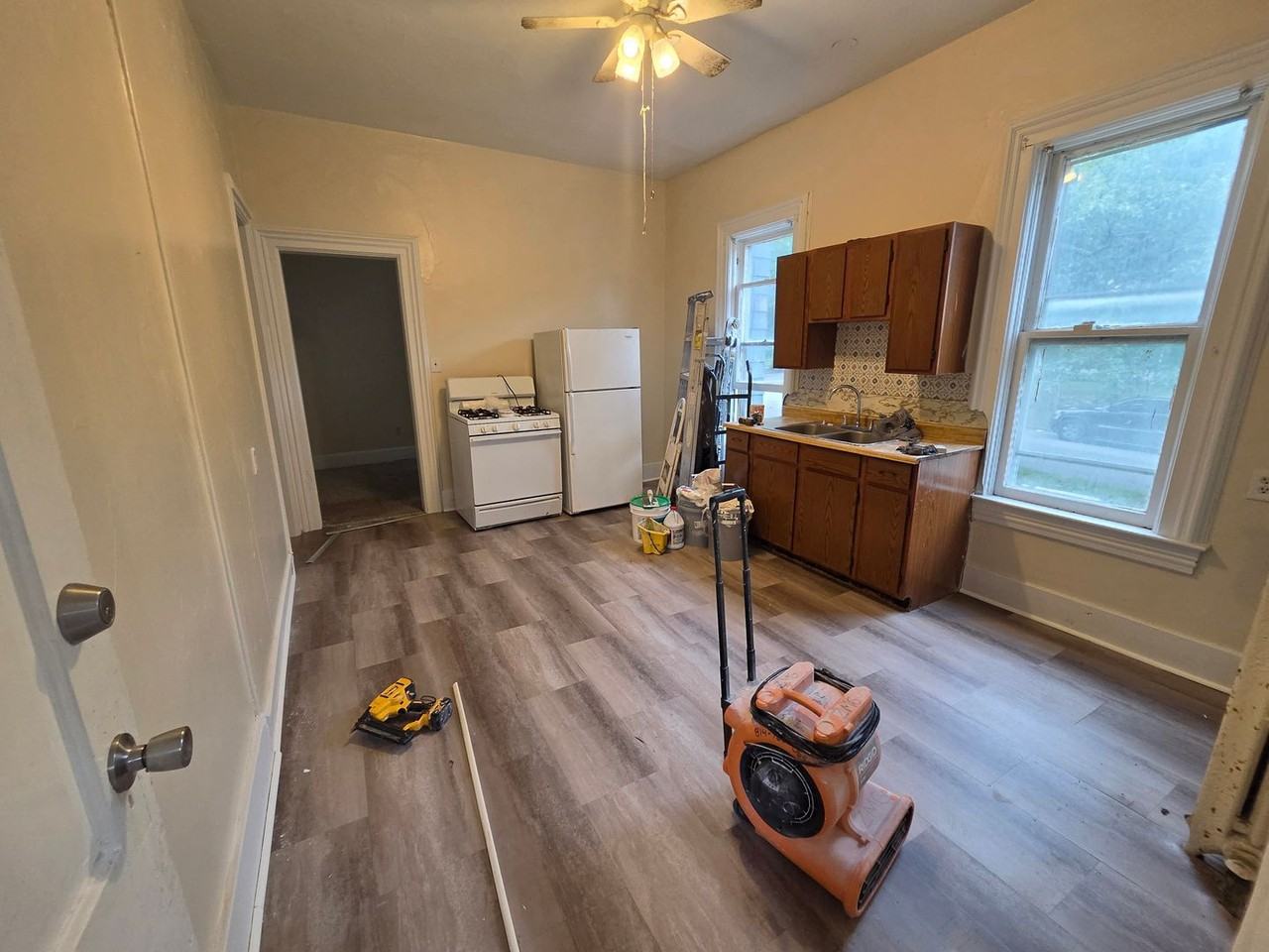 262 W 21st St #3 - Photo 2 of 5